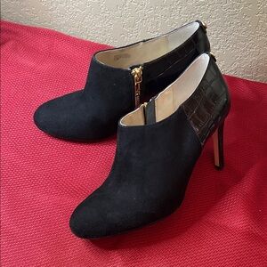 Michael Kors Black Ankle Booties with Croc Texture Size 8.5 sku#152